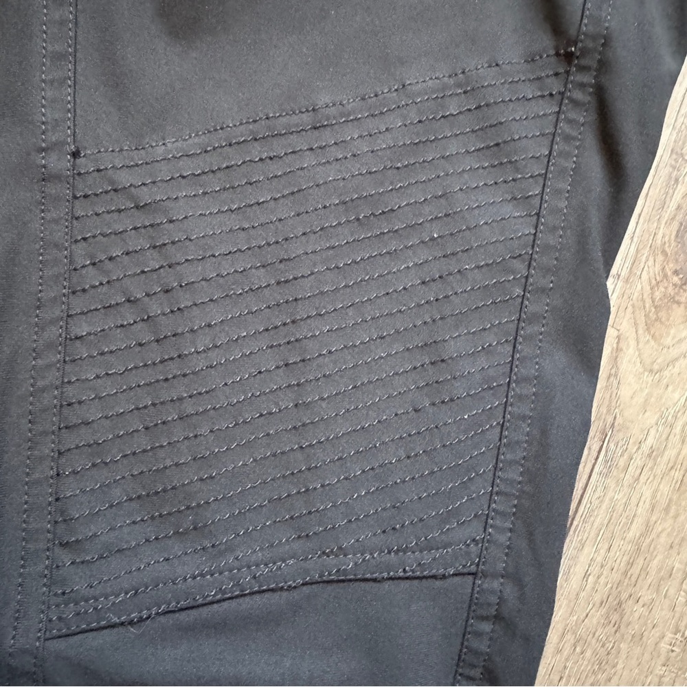 Lululemon Bust A Move Women's Pants - Estimated Size 2 - Picture 14 of 16